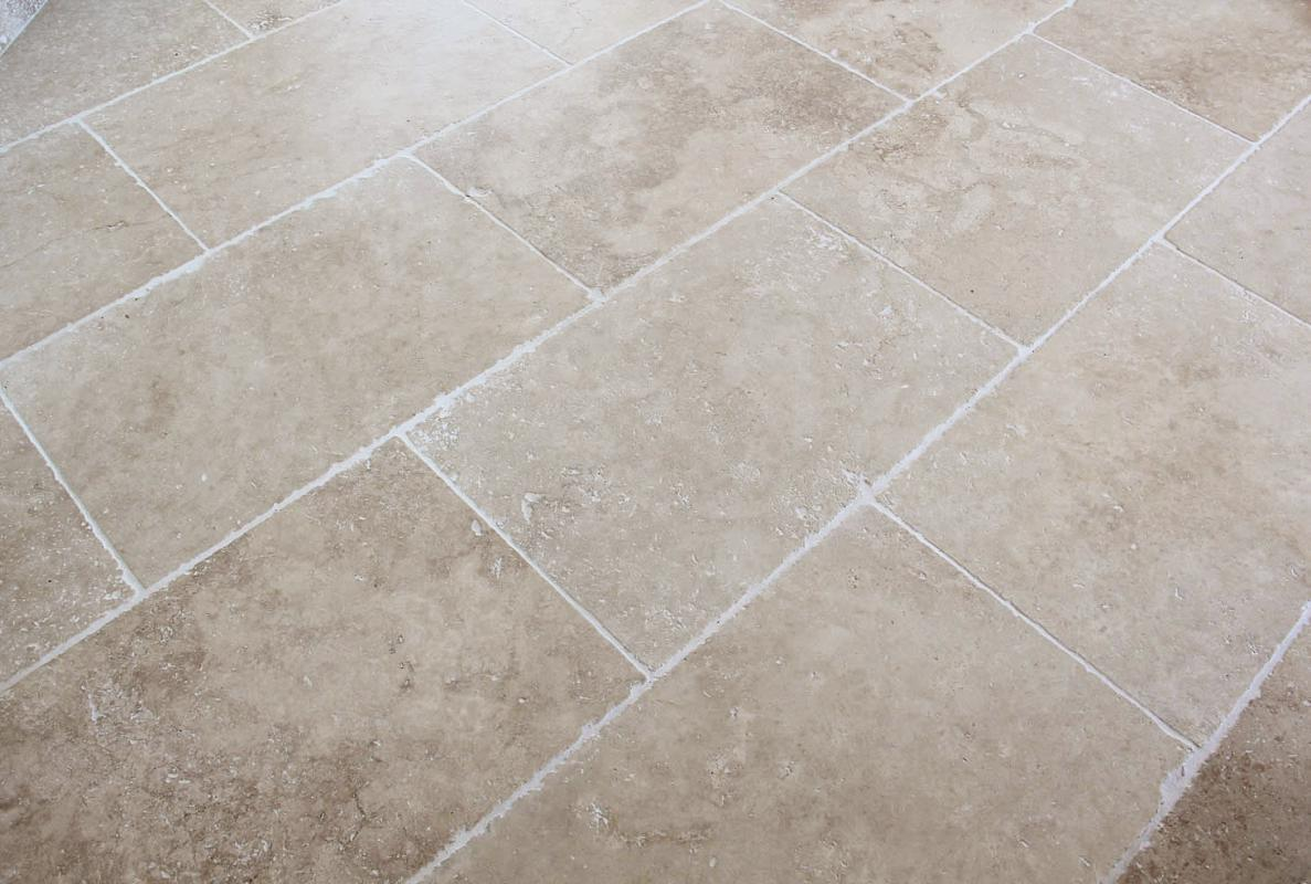 Dallage en travertin beige CH2, format 40 x 60 cm